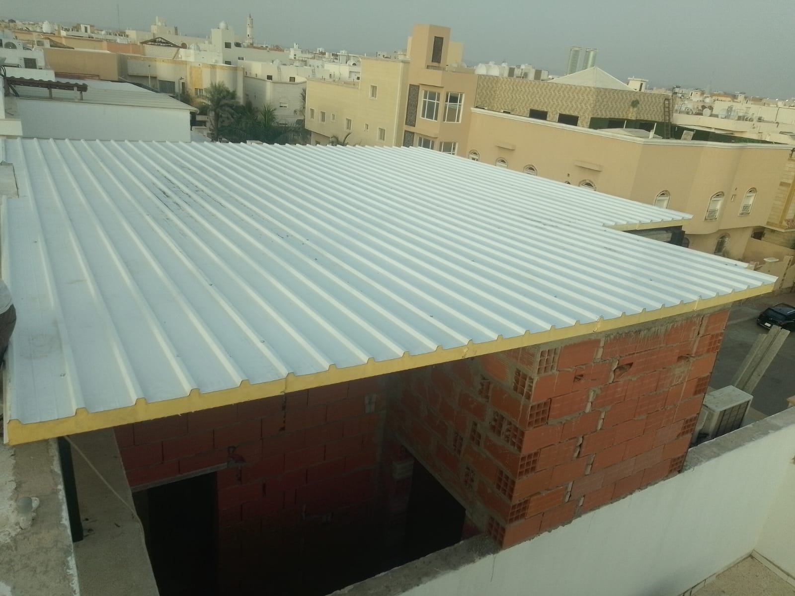 ملاحق ساندوتش بانل