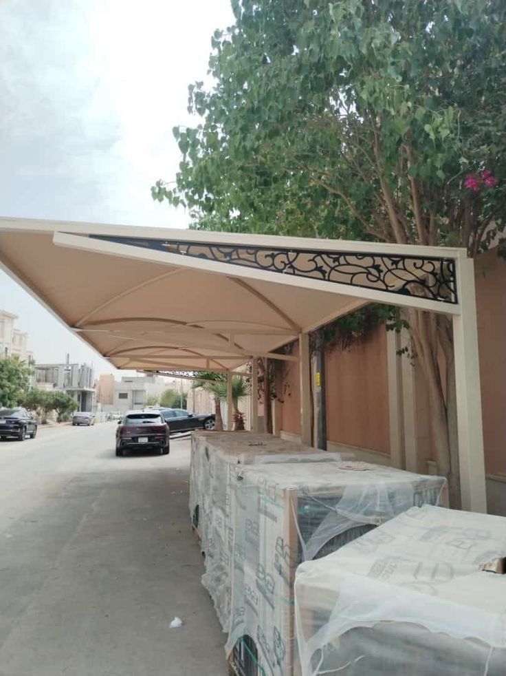 مظلات سيارات جدة : حلول مبتكرة للحفاظ على سيارتك طوال العام